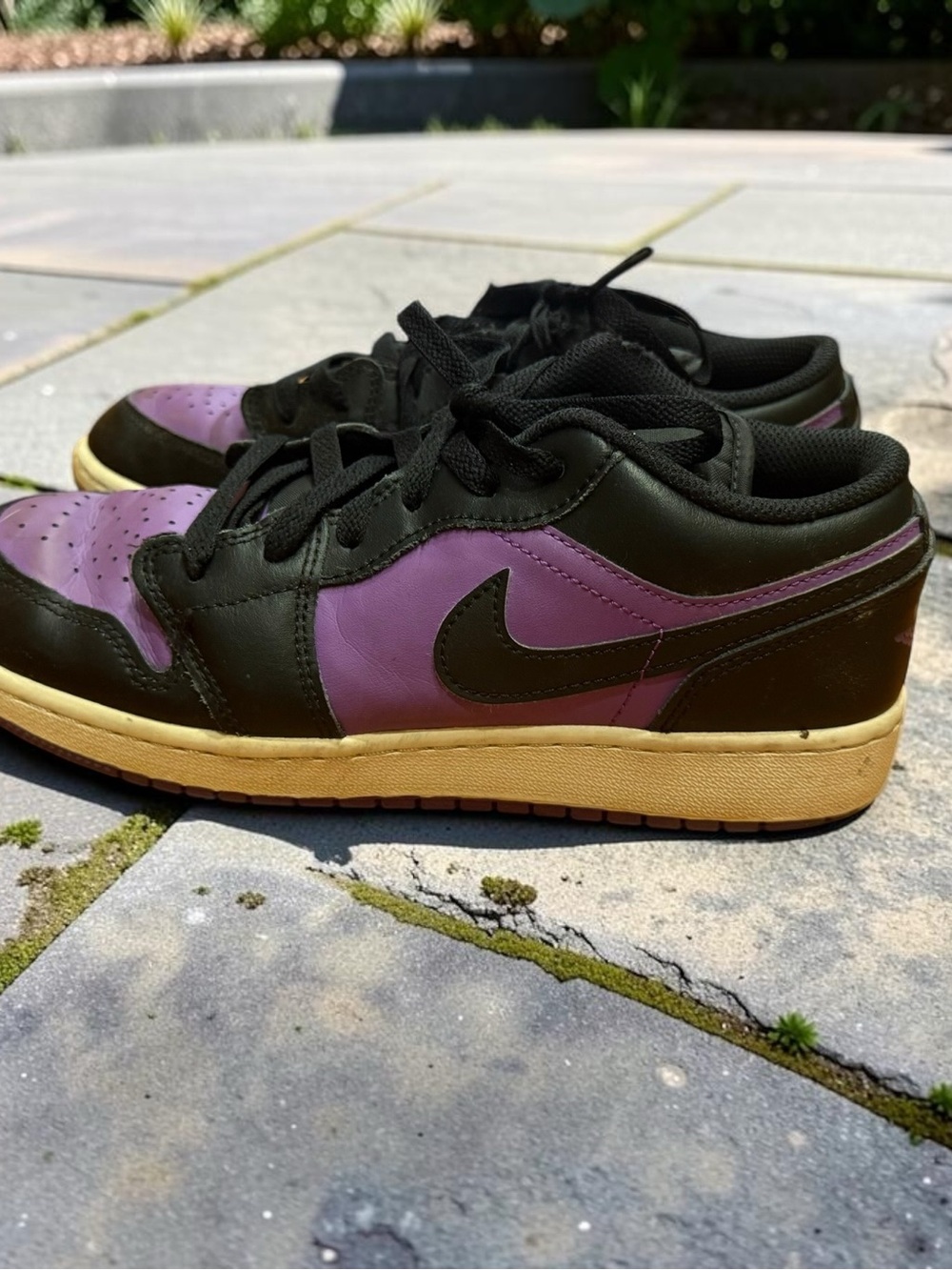 Jordan Kids Boys Size 6 1/2 Jordan Low GS Sneakers in Purple Venom
